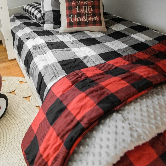 Beddys Cozy Cabin Blanket 60”x80”— Priced to sell - Picture 5 of 5